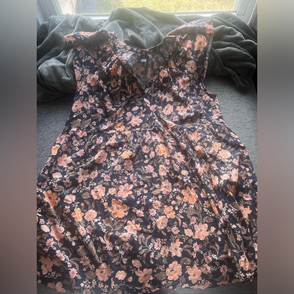 Old Navy floral navy blue and coral dress in size XXL.
